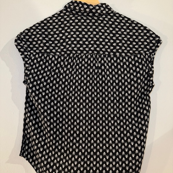 Lucky Brand Patterned Short Sleeve Button Down - Picture 7 of 12